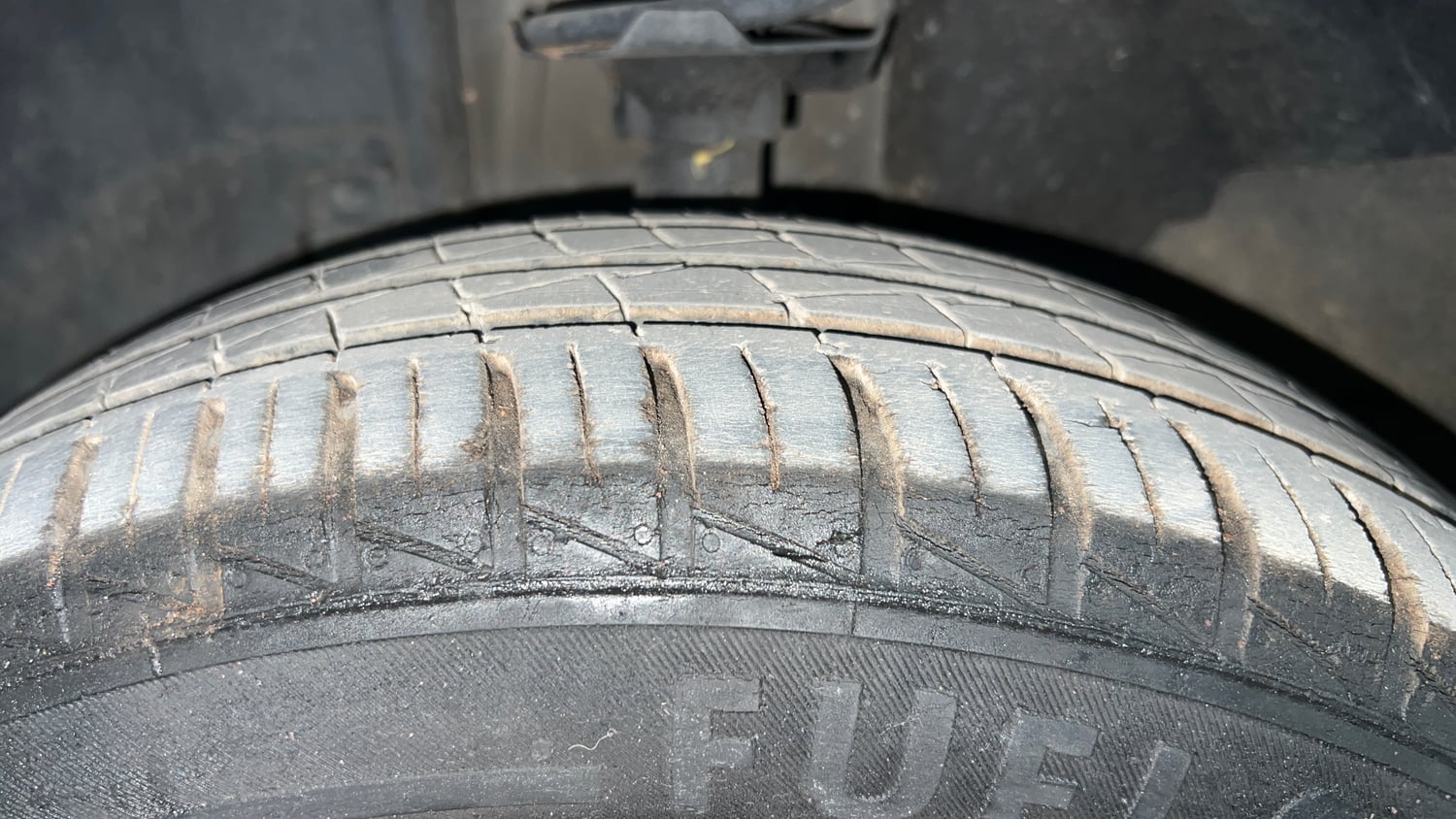 Used 2023 Renault Kwid RXT 1.0 AMT Petrol Automatic tyres LEFT FRONT TYRE TREAD VIEW