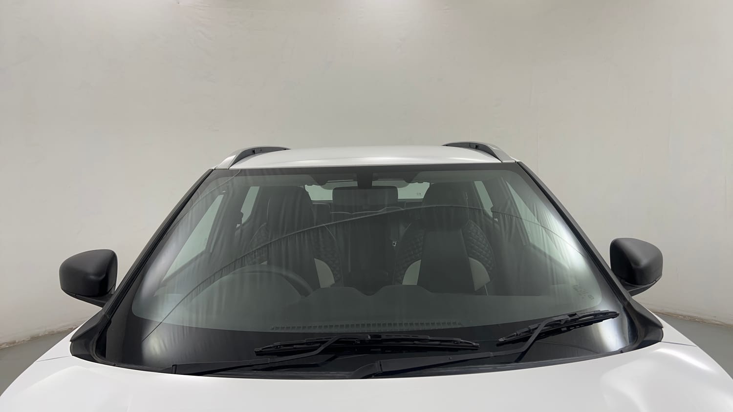 Used 2025 Nissan Magnite Visia B4D 1.0 Petrol MT Petrol Manual exterior FRONT WINDSHIELD VIEW