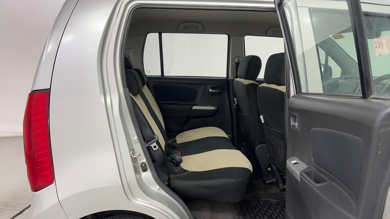 Used 2012 Maruti Suzuki Wagon R 1.0 VXi Petrol Manual interior RIGHT SIDE REAR DOOR CABIN VIEW
