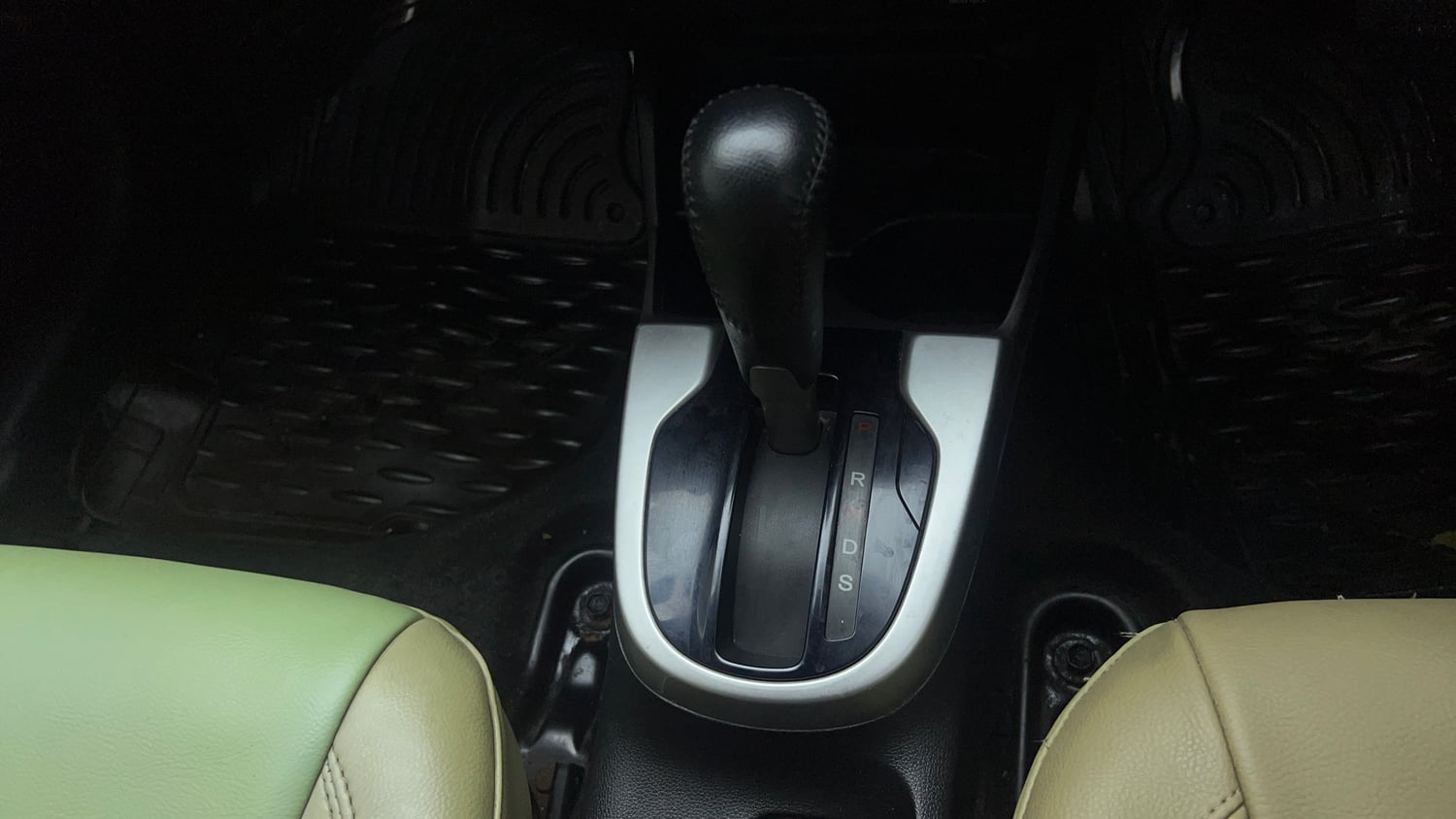 Used 2015 Honda Jazz V AT Petrol Petrol Automatic interior GEAR  KNOB VIEW