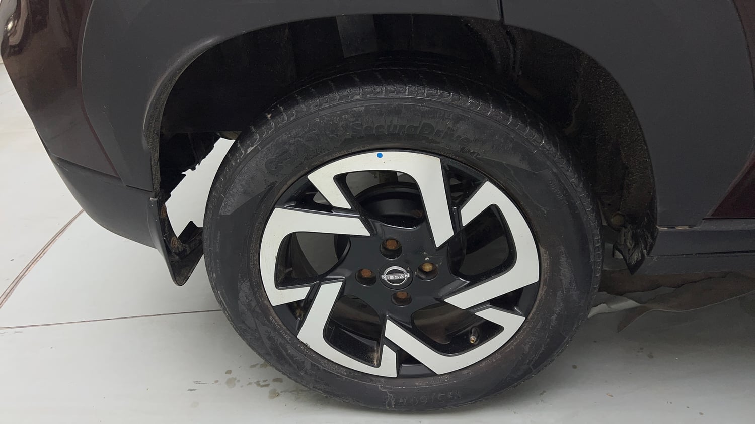 Used 2021 Nissan Magnite XV Premium Petrol Manual tyres RIGHT REAR TYRE RIM VIEW