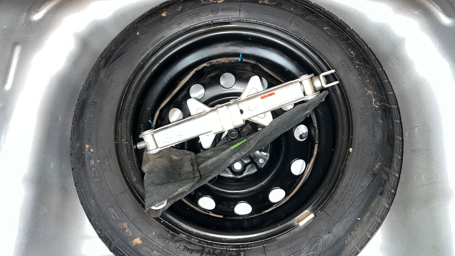 Used 2017 Hyundai Eon Sportz Petrol Manual tyres SPARE TYRE VIEW