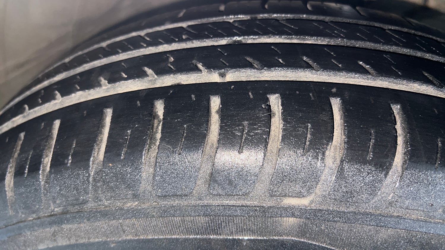 Used 2022 Maruti Suzuki Dzire VXi Petrol Manual tyres RIGHT FRONT TYRE TREAD VIEW
