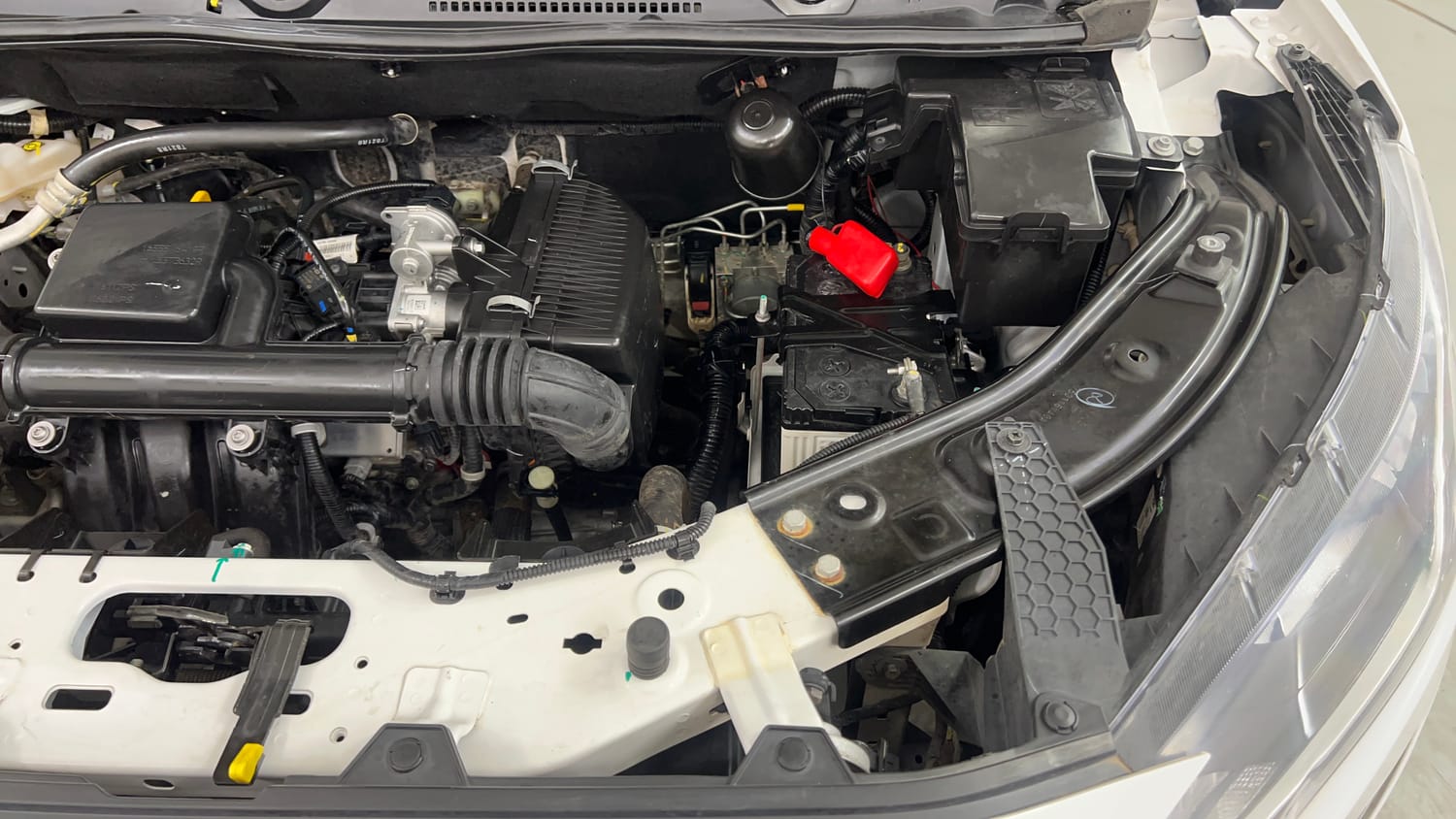 Used 2025 Nissan Magnite Visia B4D 1.0 Petrol MT Petrol Manual engine ENGINE LEFT SIDE VIEW