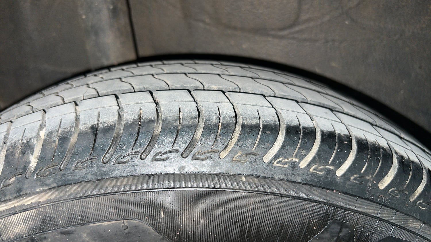 Used 2023 Maruti Suzuki S-Presso VXi (O) AMT Petrol Automatic tyres RIGHT REAR TYRE TREAD VIEW