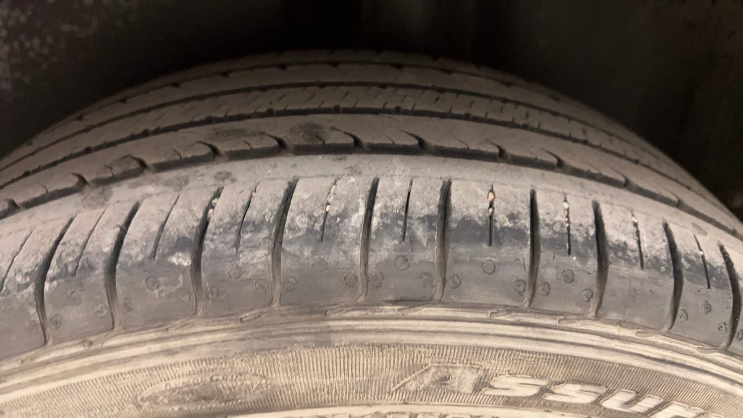 Used 2022 Volkswagen Polo Highline Plus 1.0L TSI Petrol Manual tyres LEFT REAR TYRE TREAD VIEW