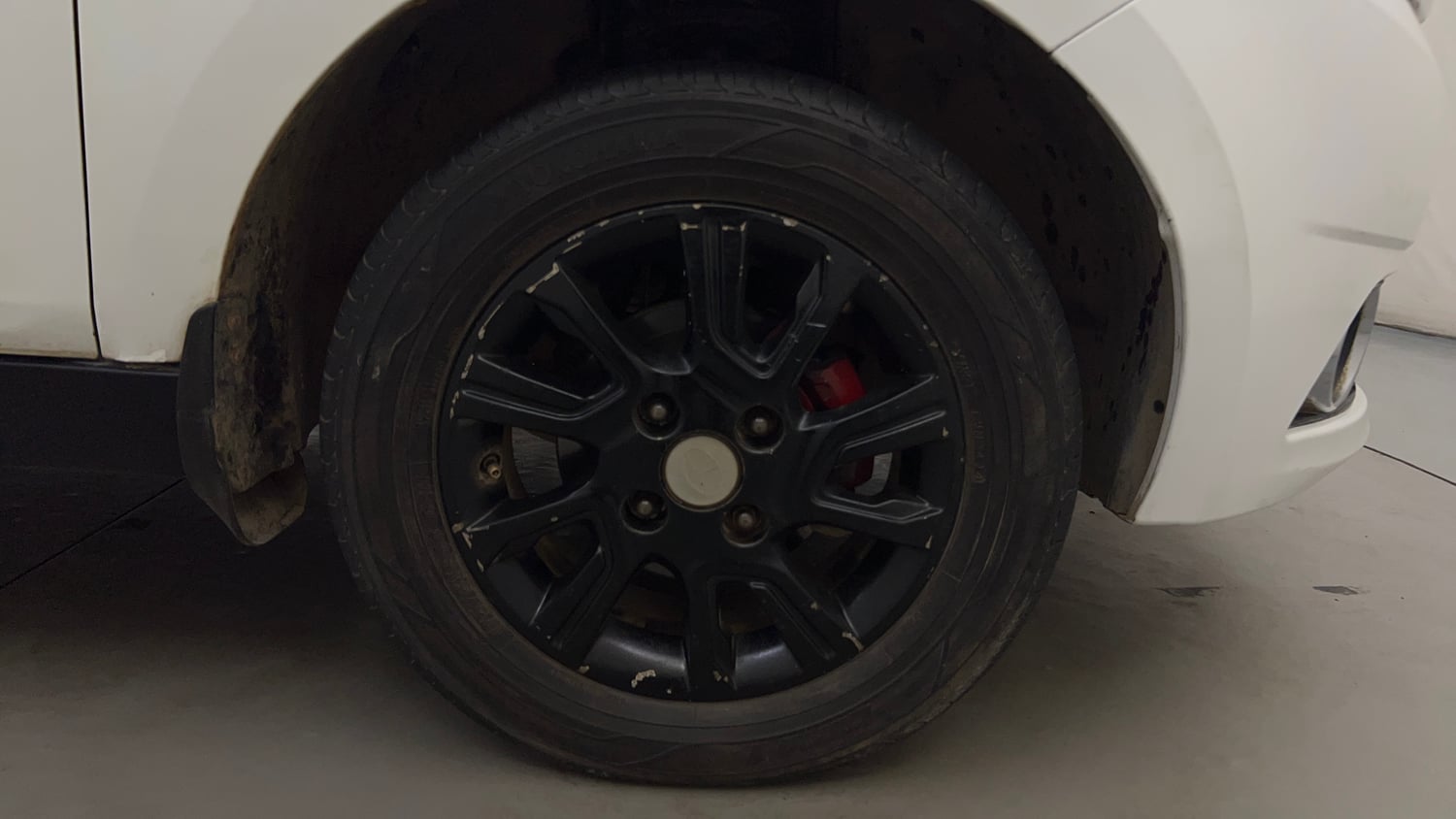 Used 2017 Tata Tiago Revotron XZA Petrol Automatic tyres RIGHT FRONT TYRE RIM VIEW