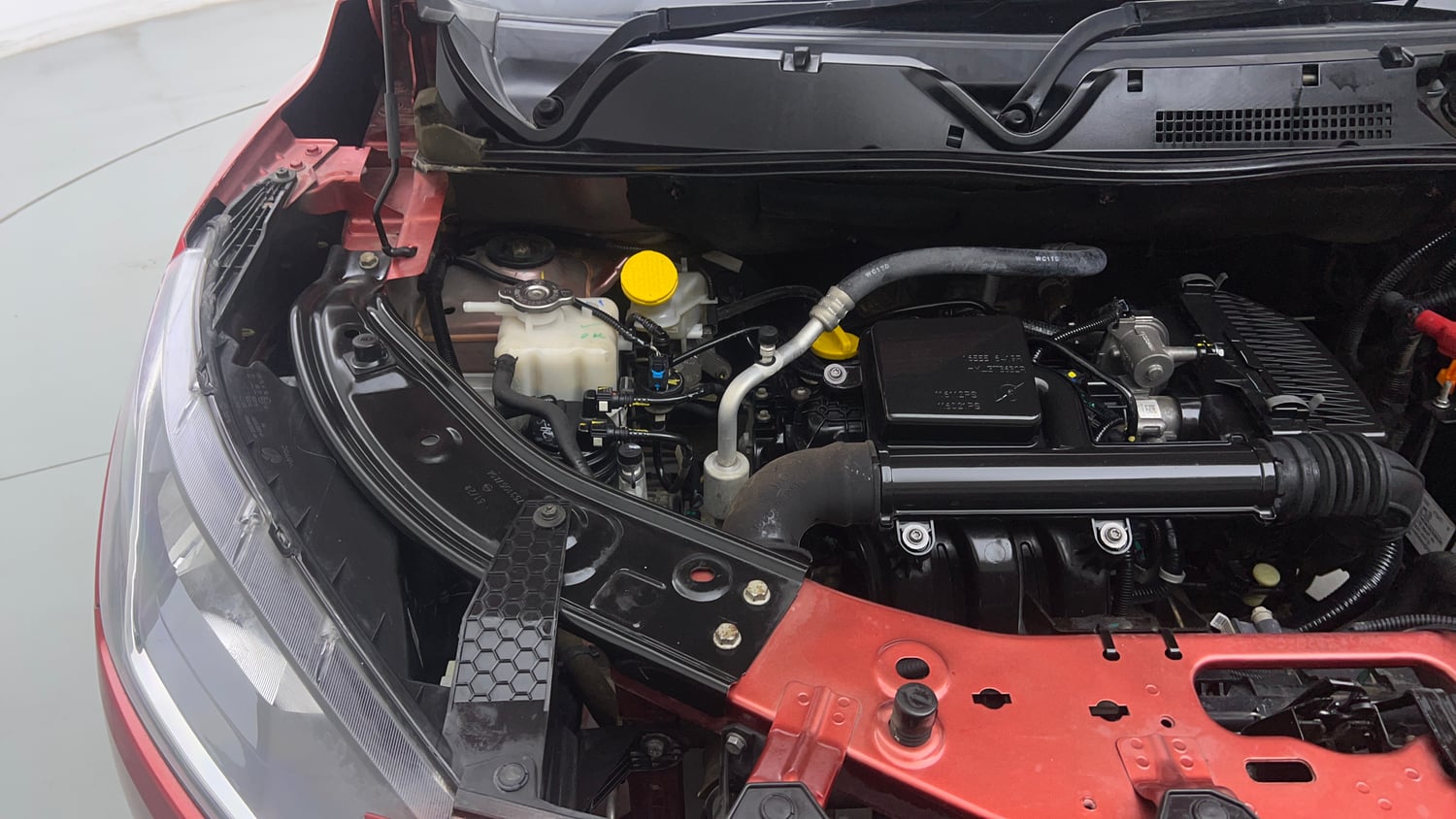 Used 2023 Nissan Magnite XL Petrol Manual engine ENGINE RIGHT SIDE VIEW