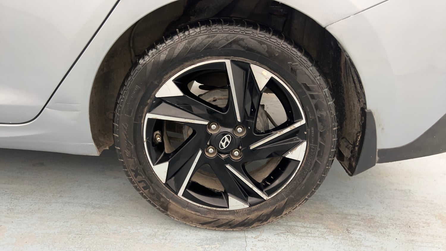 Used 2021 Hyundai Verna SX (O)1.5 MPi Petrol+ CNG (Outside Fitted) Cng Manual tyres LEFT REAR TYRE RIM VIEW