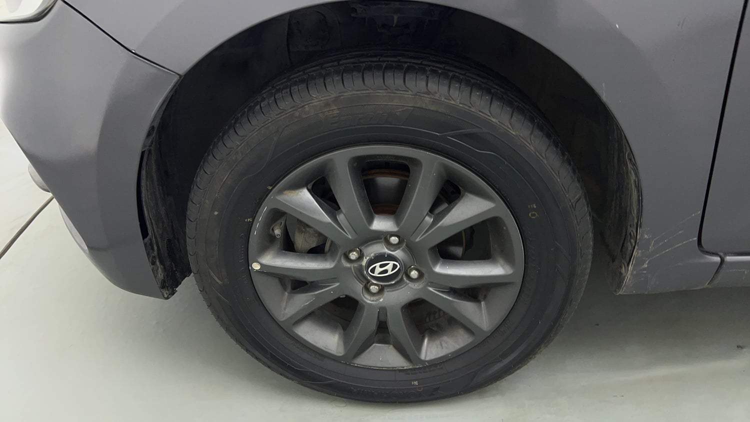 Used 2019 Hyundai Elite i20 Sportz Plus 1.2 CVT Petrol Automatic tyres LEFT FRONT TYRE RIM VIEW