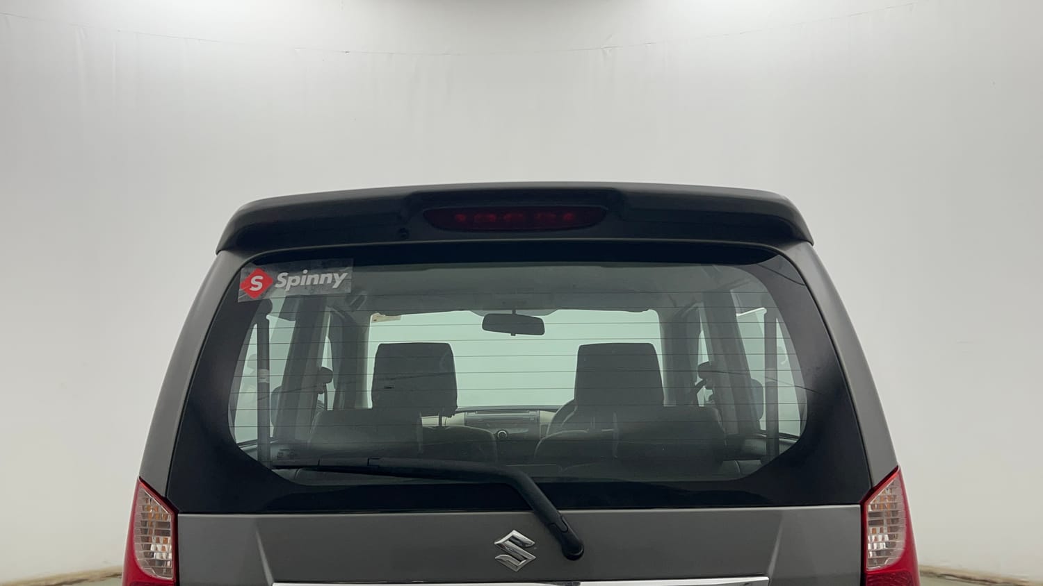 Used 2018 Maruti Suzuki Wagon R 1.0 VXI AMT Petrol Automatic top_features Rear wiper