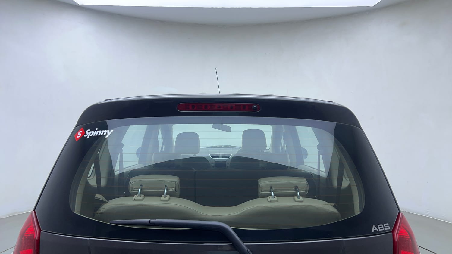 Used 2015 Maruti Suzuki Ertiga ZXi Petrol Manual exterior BACK WINDSHIELD VIEW