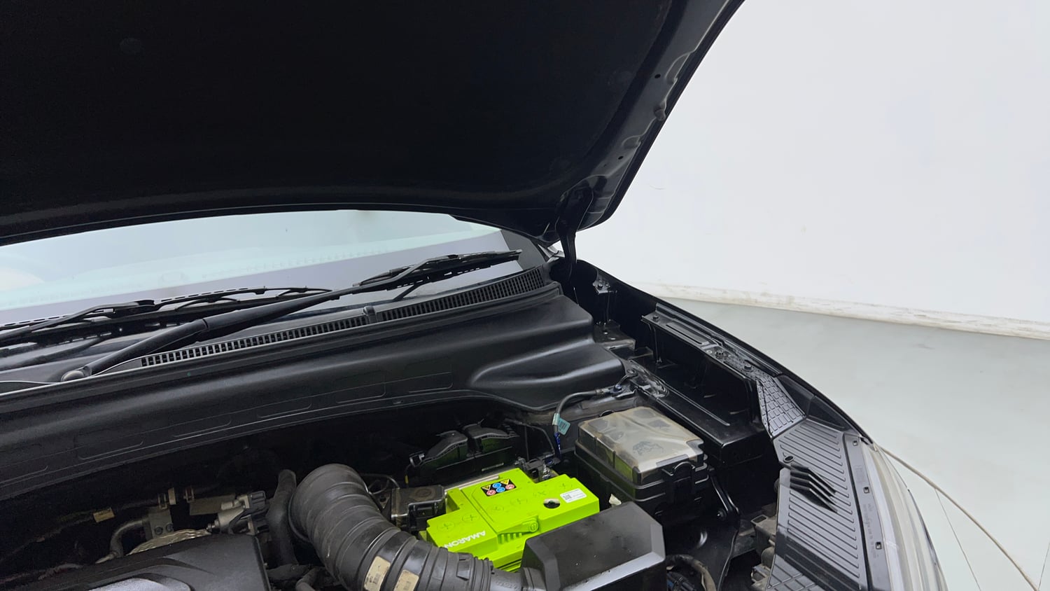 Used 2023 Hyundai Alcazar Prestige 7 STR 1.5 Diesel Diesel Manual engine ENGINE LEFT SIDE HINGE & APRON VIEW