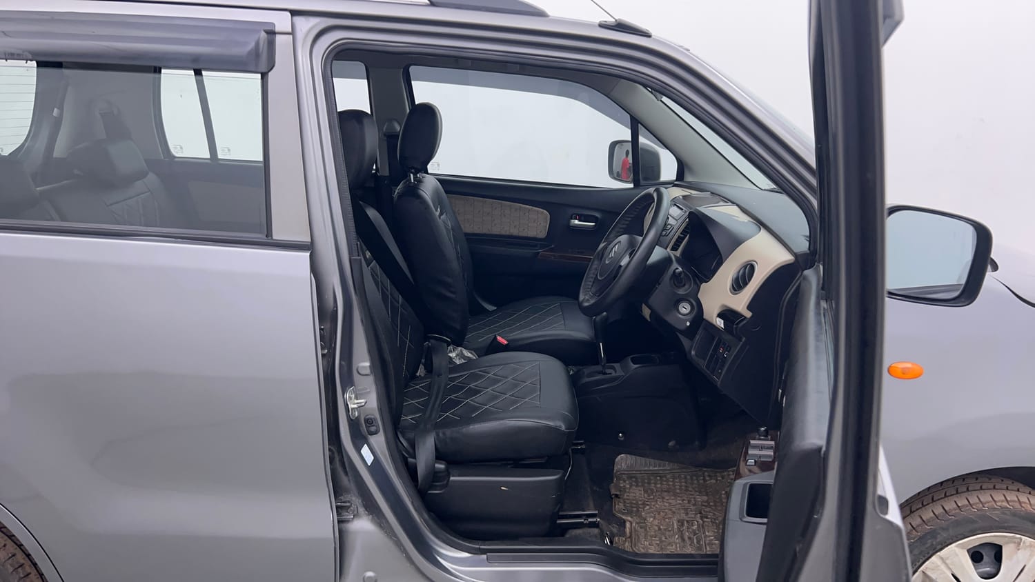 Used 2018 Maruti Suzuki Wagon R 1.0 VXI AMT Petrol Automatic interior RIGHT SIDE FRONT DOOR CABIN VIEW