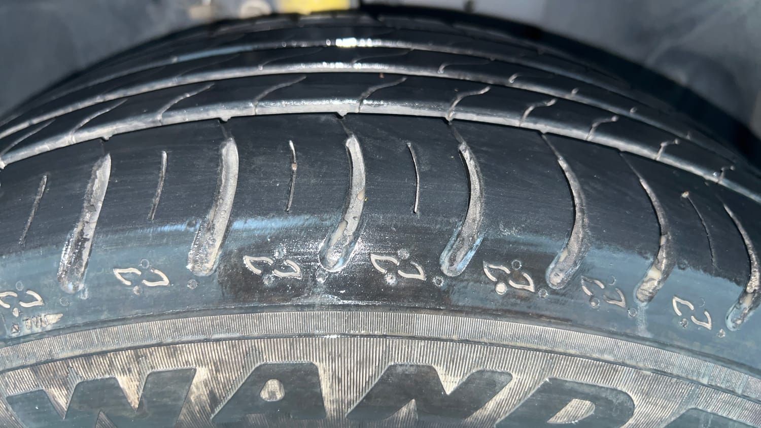 Used 2018 Ford EcoSport Titanium + 1.5L Ti-VCT AT Petrol Automatic tyres RIGHT FRONT TYRE TREAD VIEW