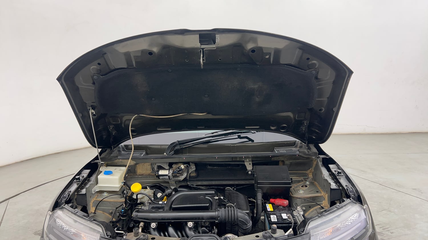 Used 2023 Renault Kwid RXT 1.0 AMT Petrol Automatic engine ENGINE & BONNET OPEN FRONT VIEW