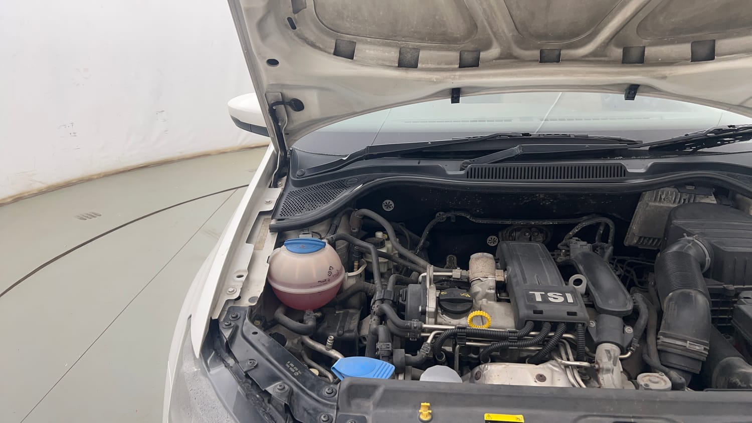 Used 2017 Volkswagen Vento Highline Plus 1.2 (P) AT 16 Alloy Petrol Automatic engine ENGINE RIGHT SIDE HINGE & APRON VIEW
