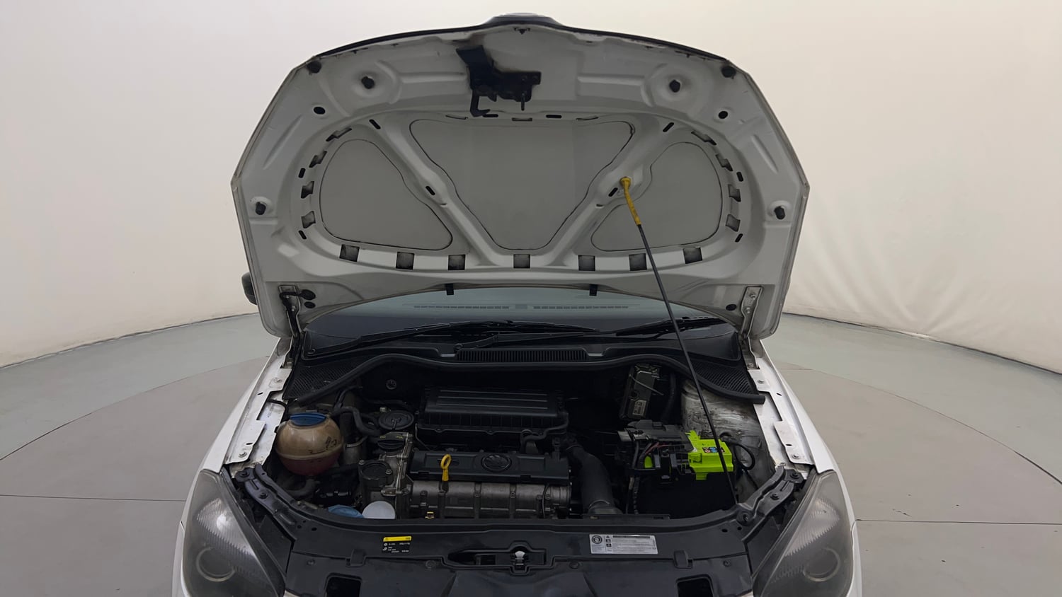 Used 2015 Skoda Rapid 1.6 MPI Elegance Plus Petrol Manual engine ENGINE & BONNET OPEN FRONT VIEW