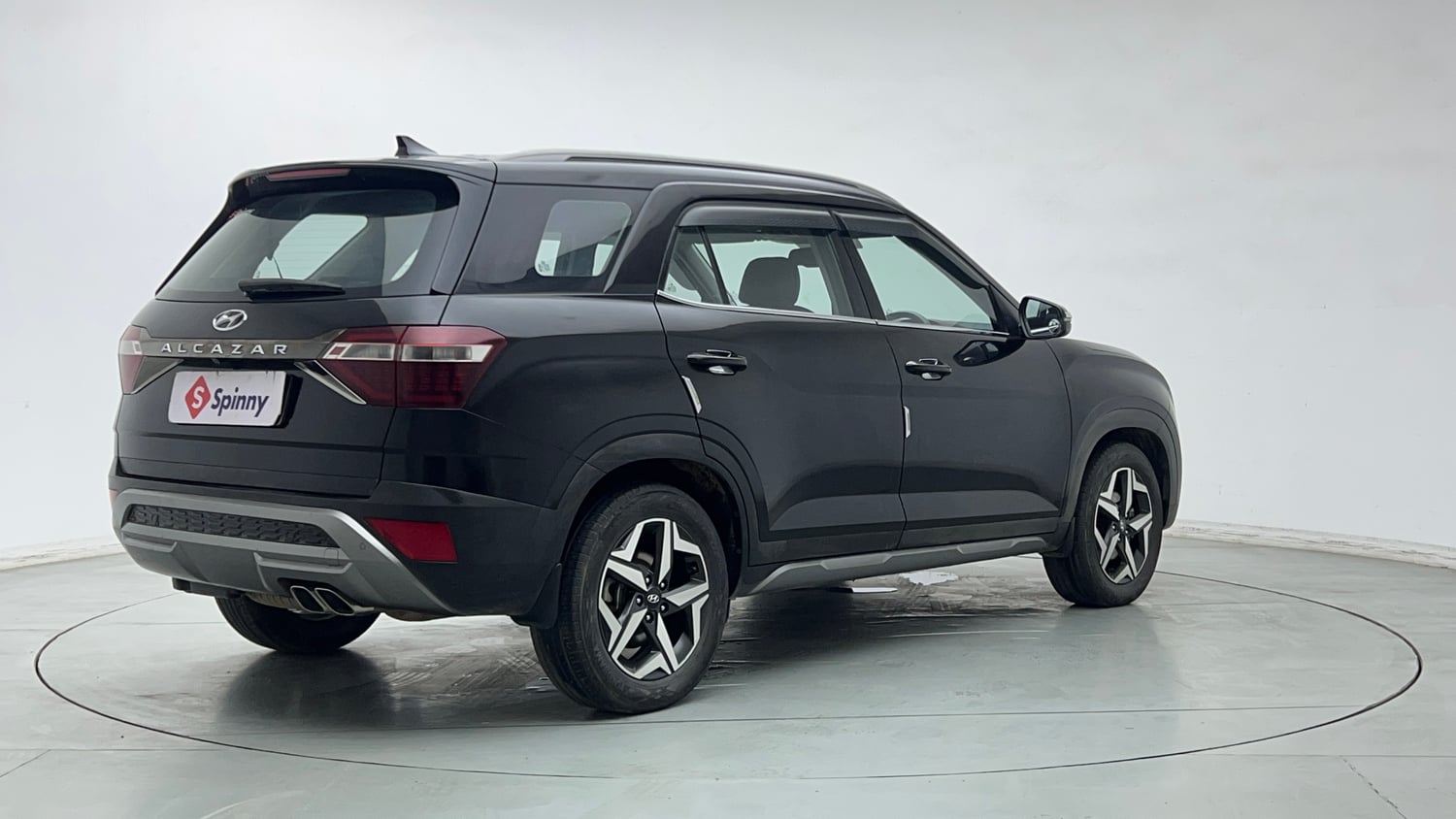 Used 2023 Hyundai Alcazar Prestige 7 STR 1.5 Diesel Diesel Manual exterior RIGHT REAR CORNER VIEW