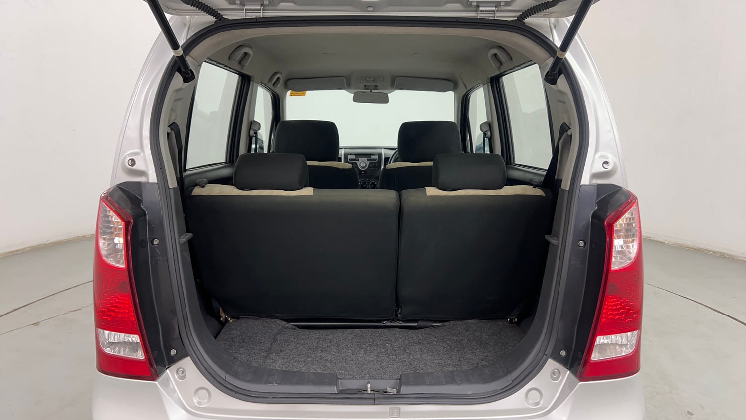 Used 2012 Maruti Suzuki Wagon R 1.0 VXi Petrol Manual interior DICKY INSIDE VIEW
