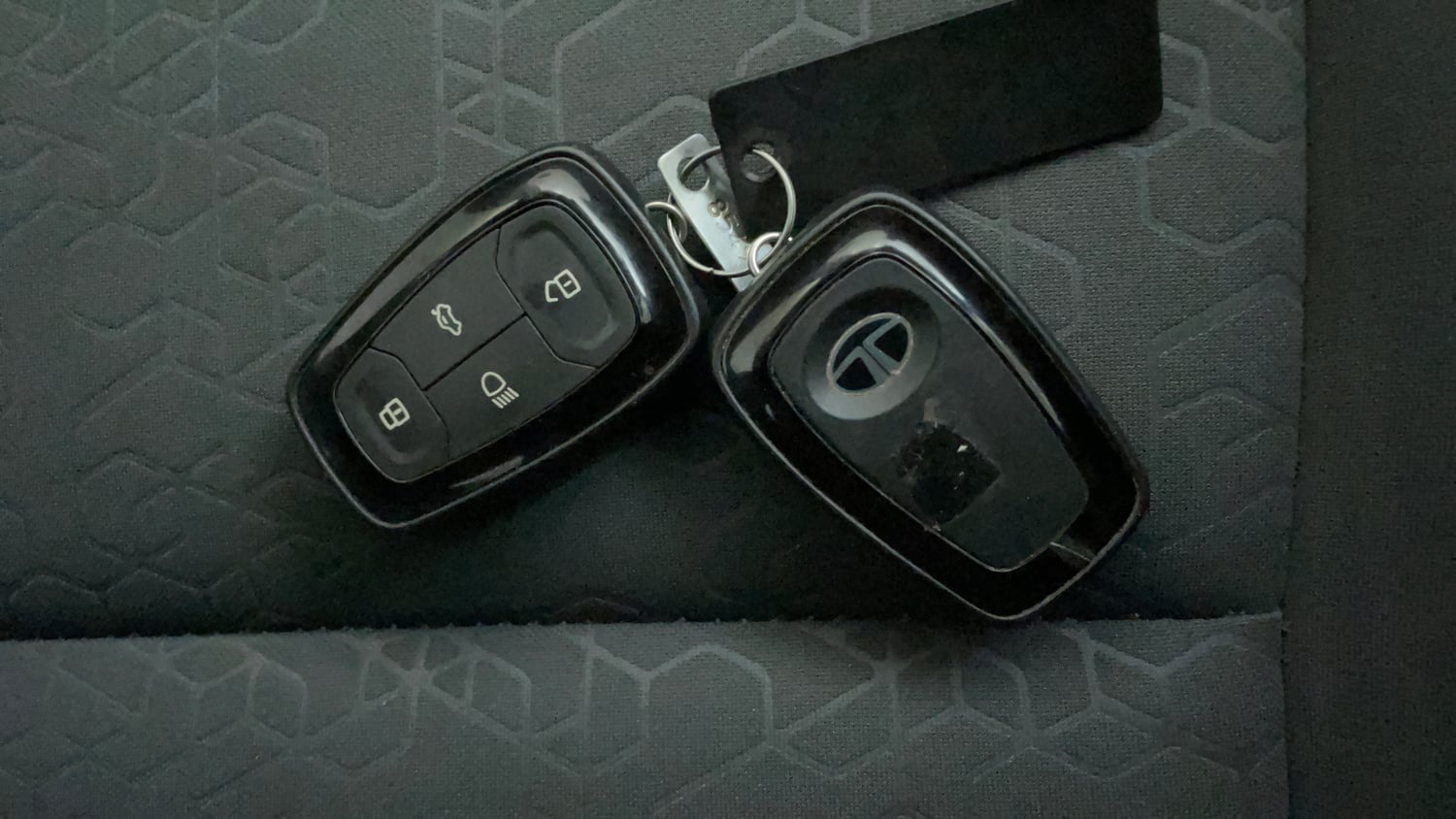Used 2021 Tata Altroz XZ Petrol Petrol Manual extra CAR KEY VIEW