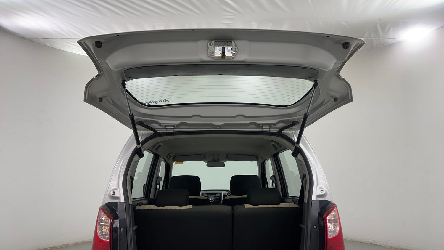 Used 2012 Maruti Suzuki Wagon R 1.0 VXi Petrol Manual interior DICKY DOOR OPEN VIEW