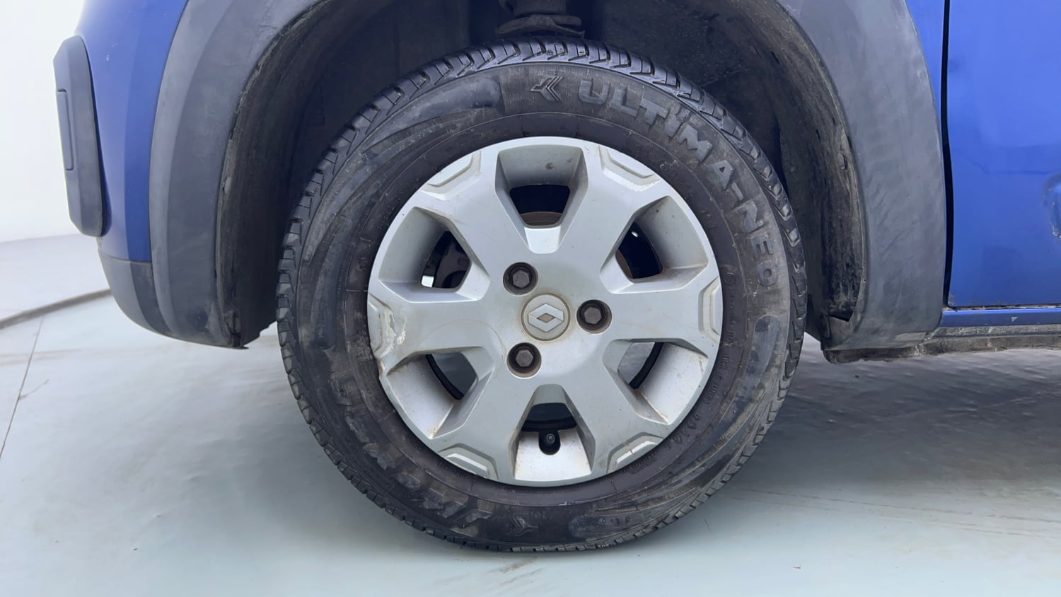 Used 2018 Renault Kwid CLIMBER 1.0 AMT Petrol Automatic tyres LEFT FRONT TYRE RIM VIEW