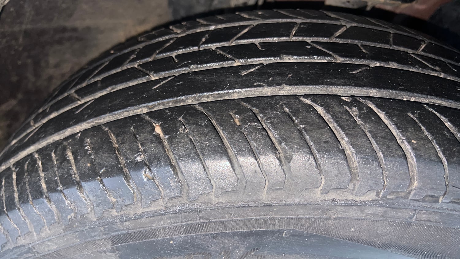 Used 2023 Nissan Magnite XL Petrol Manual tyres RIGHT FRONT TYRE TREAD VIEW