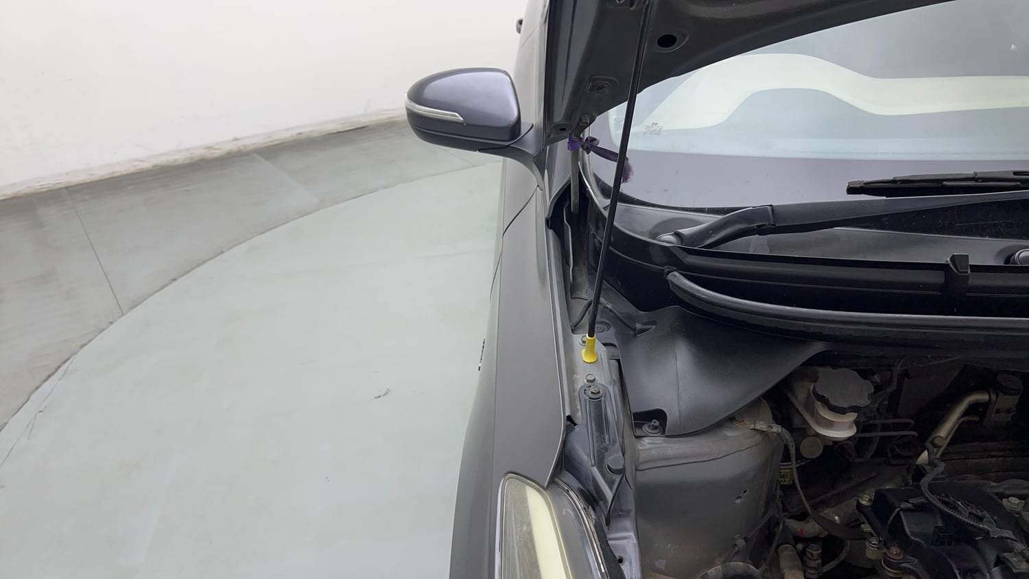 Used 2019 Hyundai Elite i20 Sportz Plus 1.2 CVT Petrol Automatic engine ENGINE RIGHT SIDE HINGE & APRON VIEW