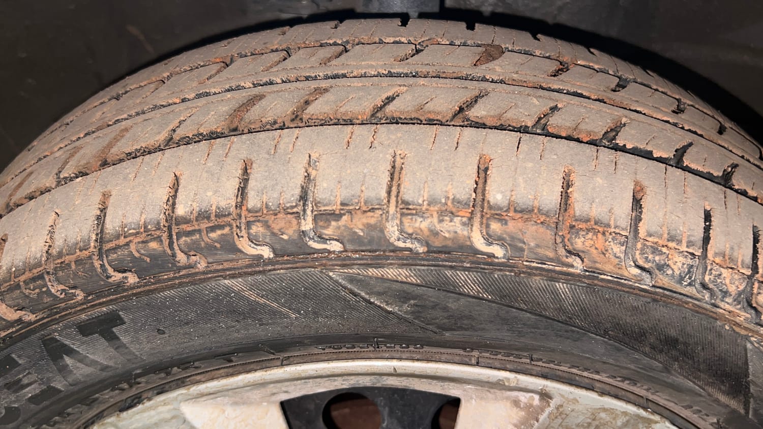 Used 2018 Maruti Suzuki Wagon R 1.0 VXI AMT Petrol Automatic tyres RIGHT FRONT TYRE TREAD VIEW