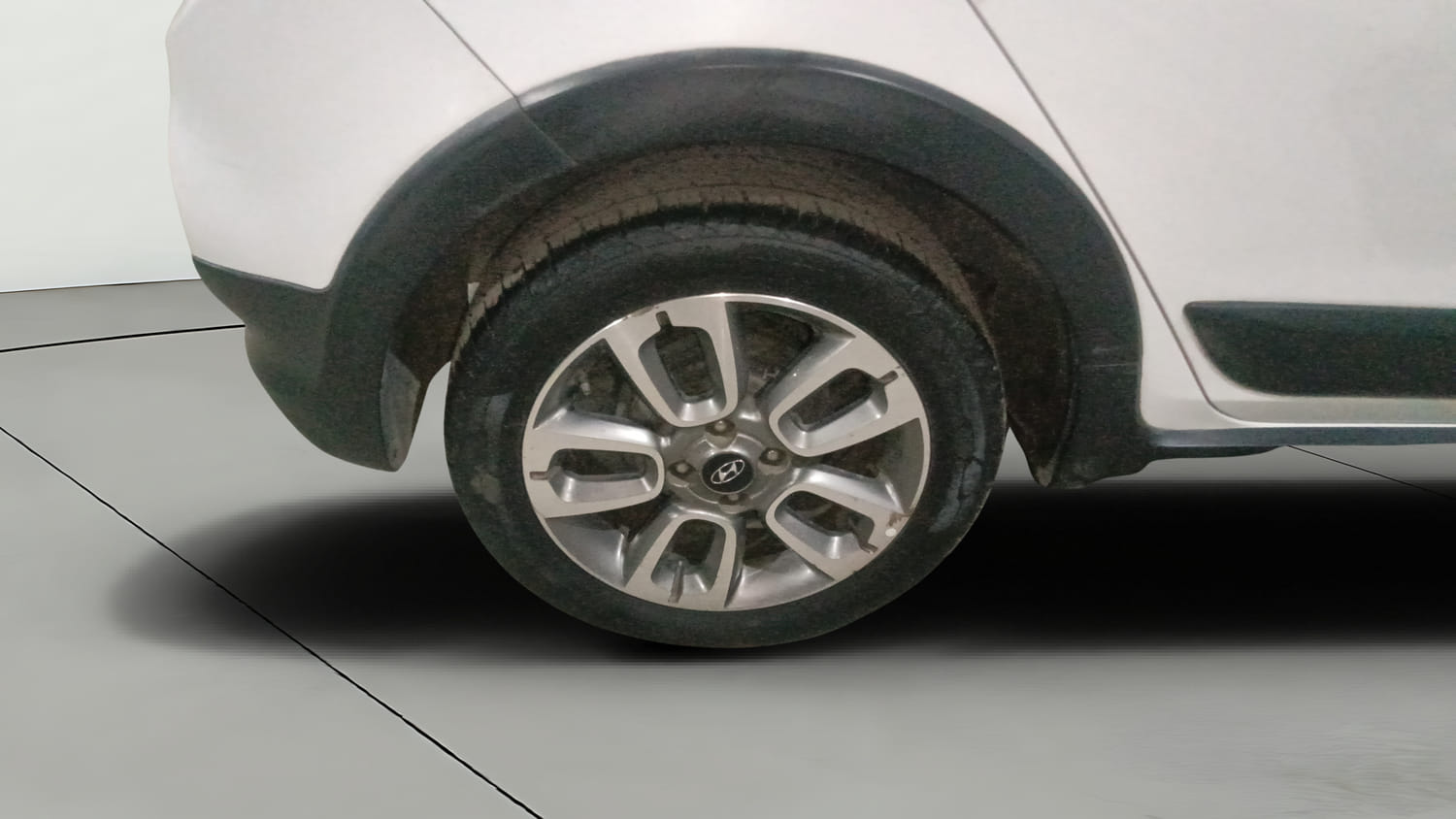 Used 2015 Hyundai i20 Active 1.4 SX Diesel Manual tyres RIGHT REAR TYRE RIM VIEW