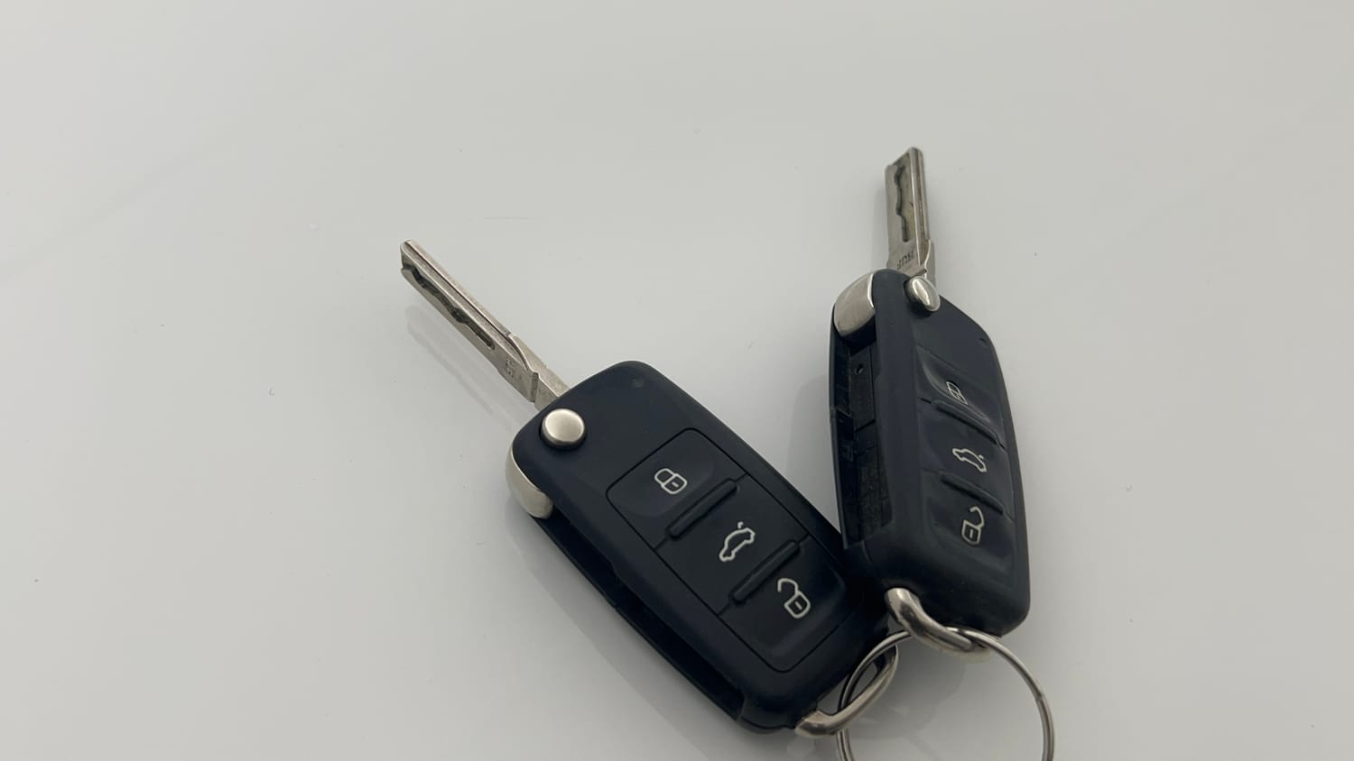 Used 2017 Volkswagen Vento Highline Plus 1.2 (P) AT 16 Alloy Petrol Automatic extra CAR KEY VIEW