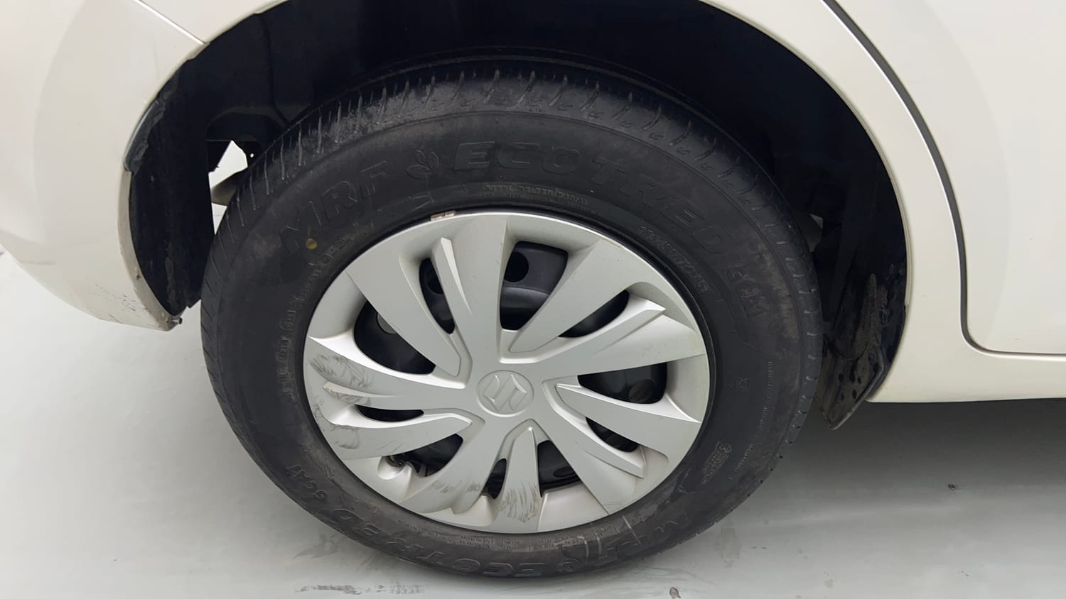 Used 2025 Maruti Suzuki Swift VXi Petrol Manual tyres RIGHT REAR TYRE RIM VIEW