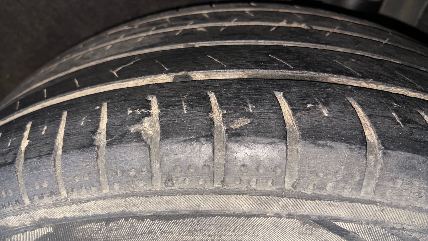 Used 2023 Hyundai Alcazar Prestige 7 STR 1.5 Diesel Diesel Manual tyres LEFT REAR TYRE TREAD VIEW