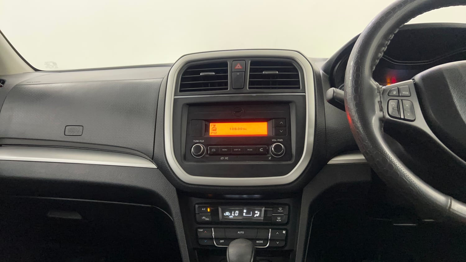 Used 2022 Maruti Suzuki Vitara Brezza VXi AT SHVS Petrol Automatic interior MUSIC SYSTEM & AC CONTROL VIEW