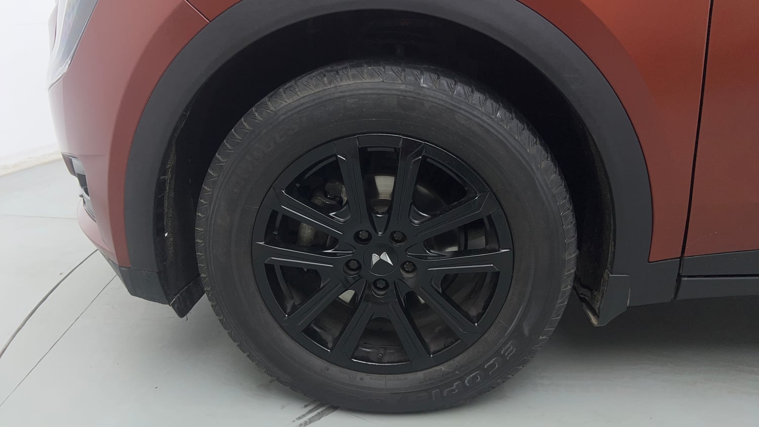 Used 2024 Mahindra XUV700 AX7 Luxury Pack Petrol 7 STR Blaze Editon AT Petrol Automatic tyres LEFT FRONT TYRE RIM VIEW