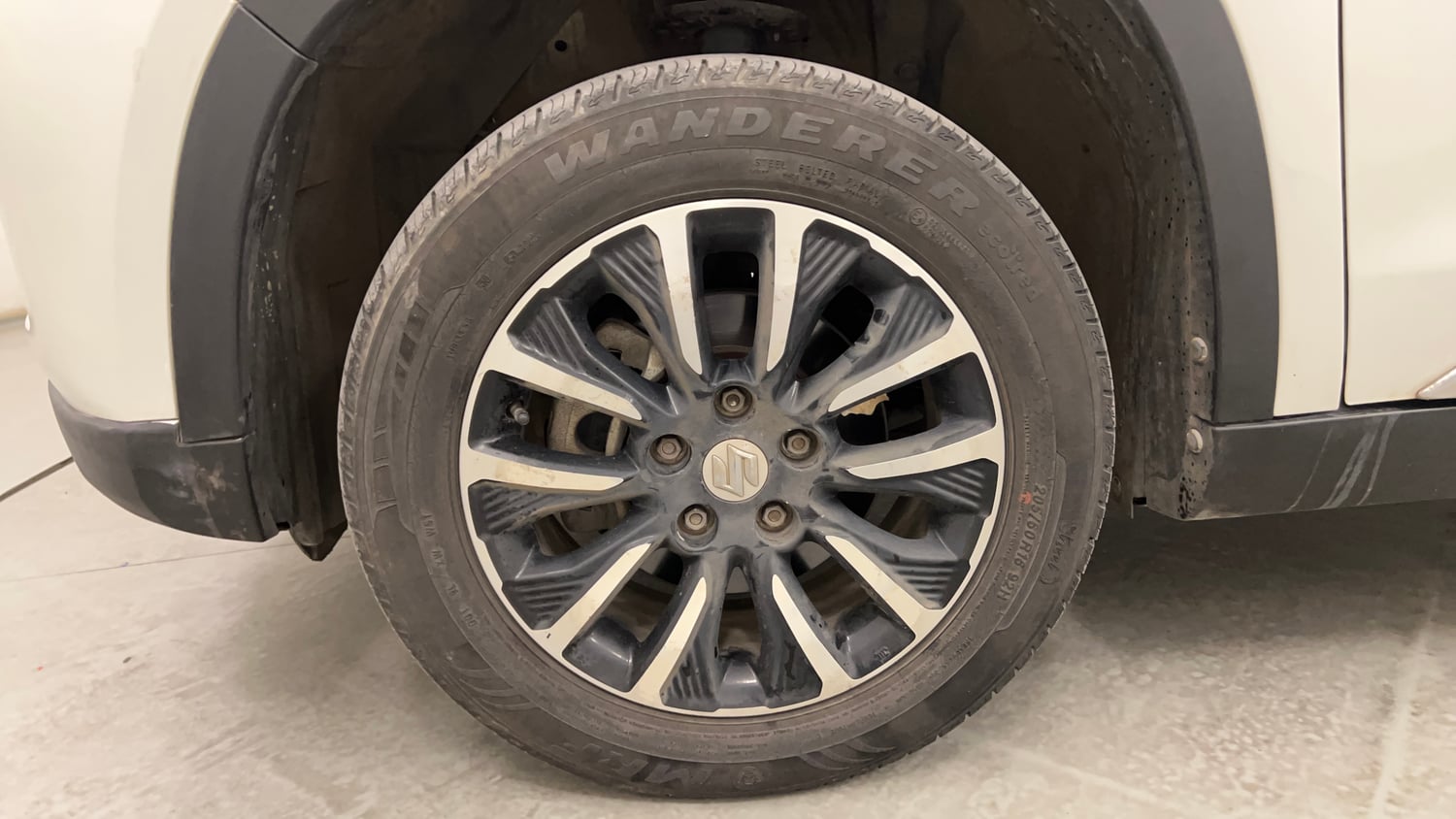 Used 2022 Maruti Suzuki Vitara Brezza VXi AT SHVS Petrol Automatic tyres LEFT FRONT TYRE RIM VIEW