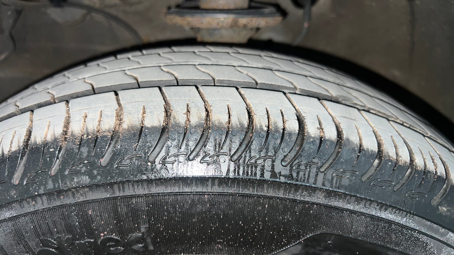 Used 2023 Maruti Suzuki S-Presso VXi (O) AMT Petrol Automatic tyres LEFT FRONT TYRE TREAD VIEW