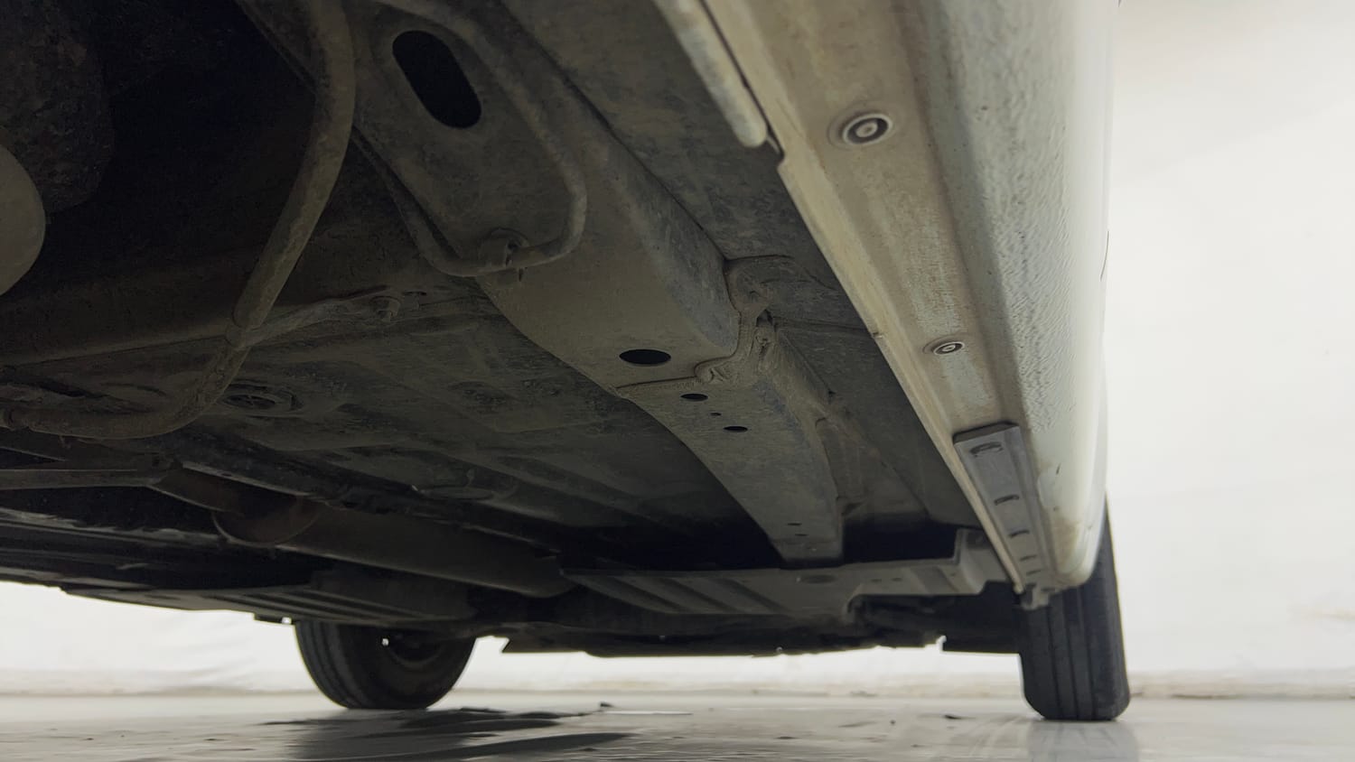 Used 2025 Maruti Suzuki Swift VXi Petrol Manual extra REAR RIGHT UNDERBODY VIEW