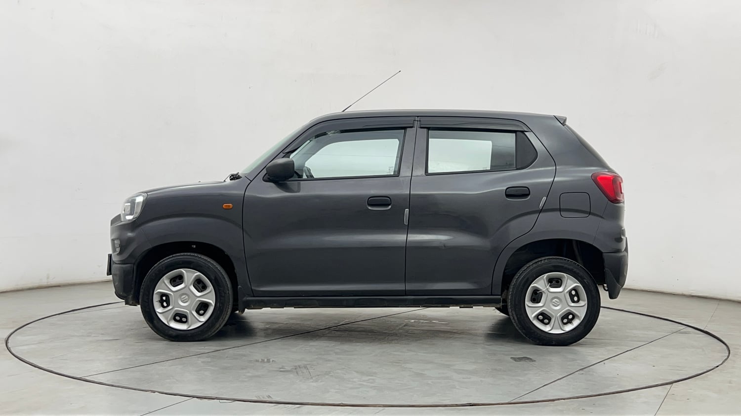 Used 2023 Maruti Suzuki S-Presso VXi (O) AMT Petrol Automatic exterior LEFT SIDE VIEW