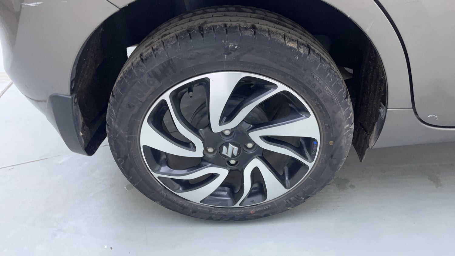 Used 2022 Maruti Suzuki Baleno Zeta Petrol Manual tyres RIGHT REAR TYRE RIM VIEW