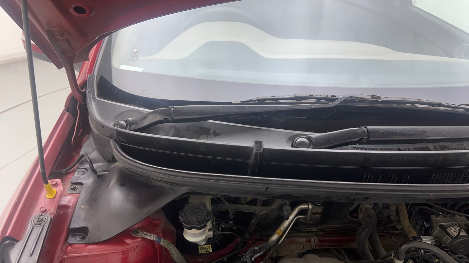 Used 2016 Hyundai Elite i20 Asta 1.2 Petrol Manual engine ENGINE RIGHT SIDE HINGE & APRON VIEW