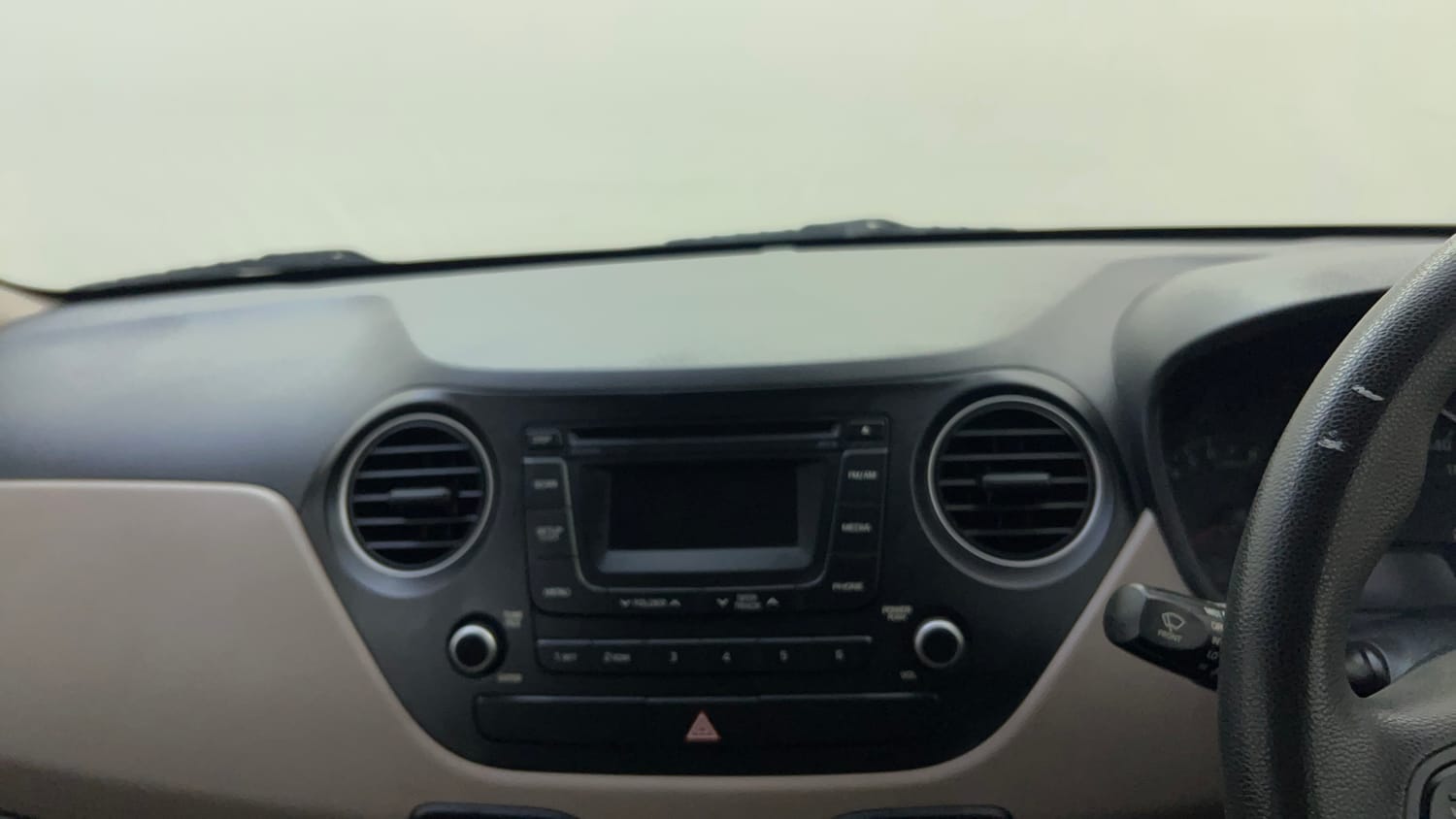 Used 2016 Hyundai Grand i10 Sportz 1.2 Kappa VTVT Petrol Manual top_features Integrated (in-dash) music system