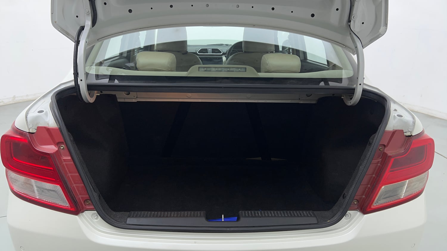 Used 2022 Maruti Suzuki Dzire VXi Petrol Manual interior DICKY INSIDE VIEW