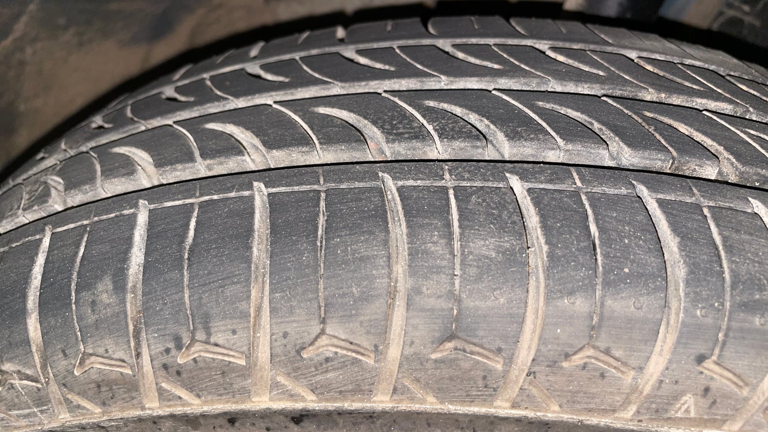 Used 2017 Renault Kwid CLIMBER 1.0 AMT Petrol Automatic tyres RIGHT FRONT TYRE TREAD VIEW