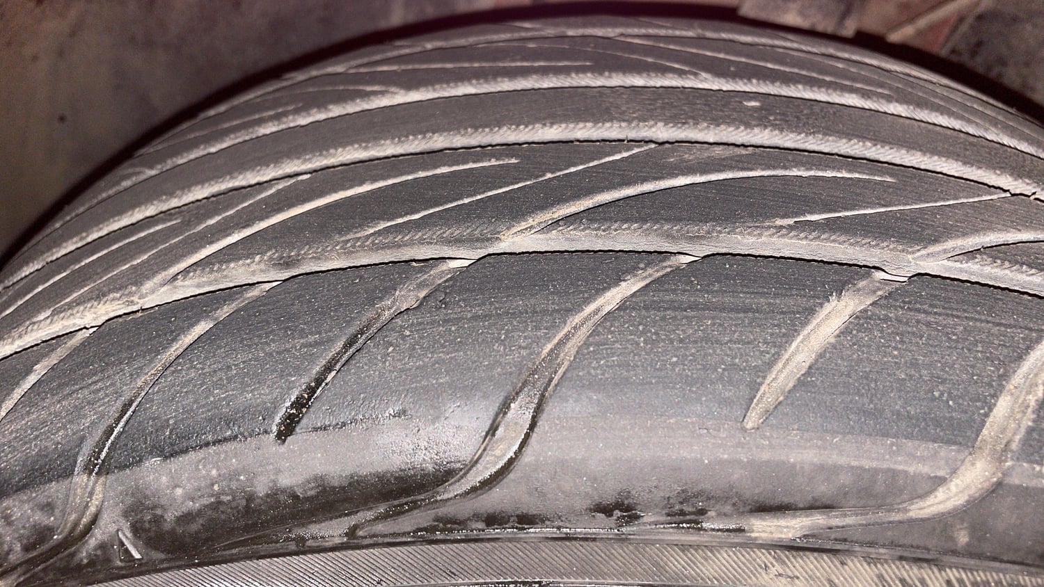 Used 2021 Tata Altroz XZ Petrol Petrol Manual tyres LEFT FRONT TYRE TREAD VIEW