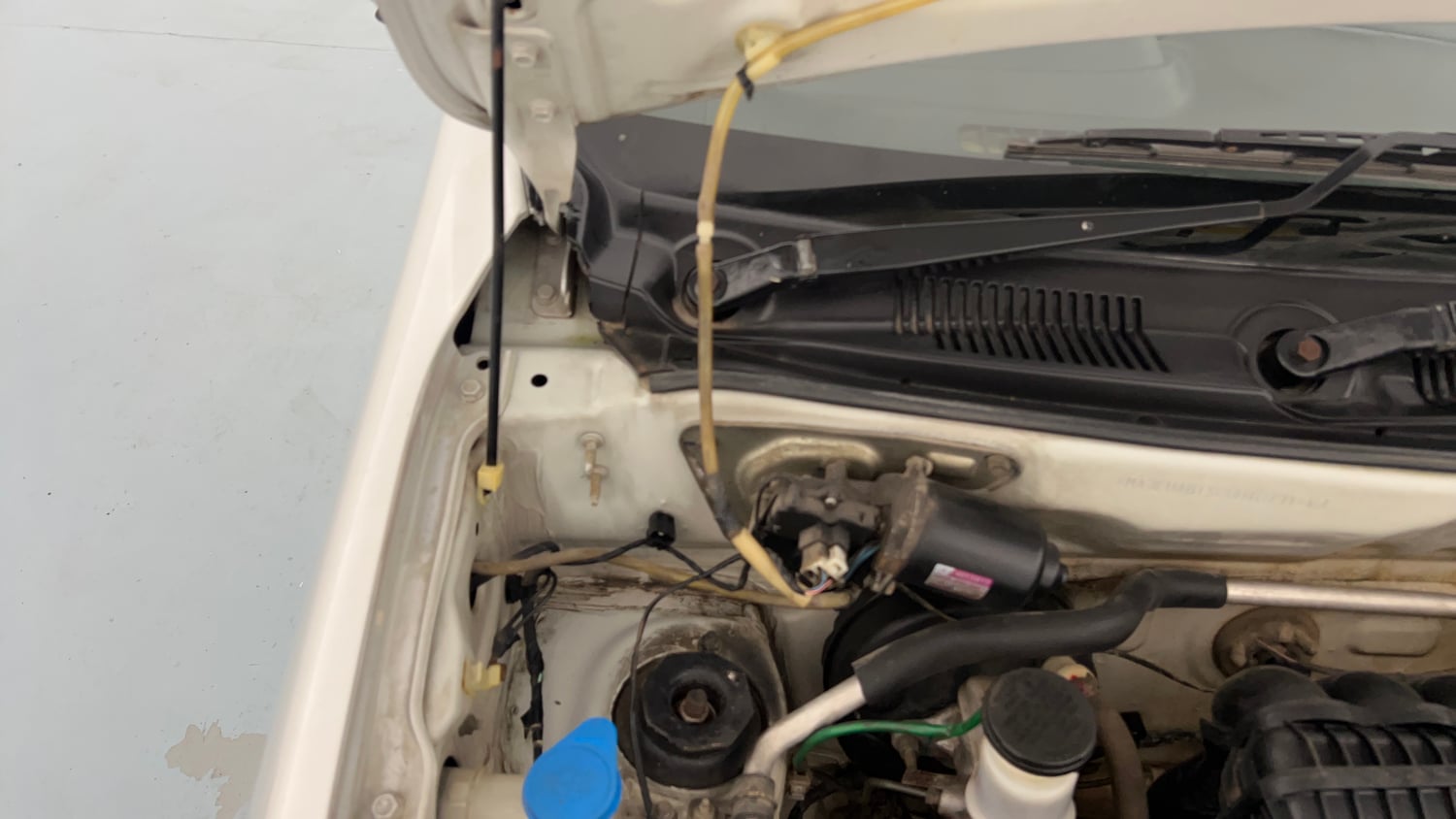 Used 2018 Maruti Suzuki Alto 800 VXi Petrol Manual engine ENGINE RIGHT SIDE HINGE & APRON VIEW