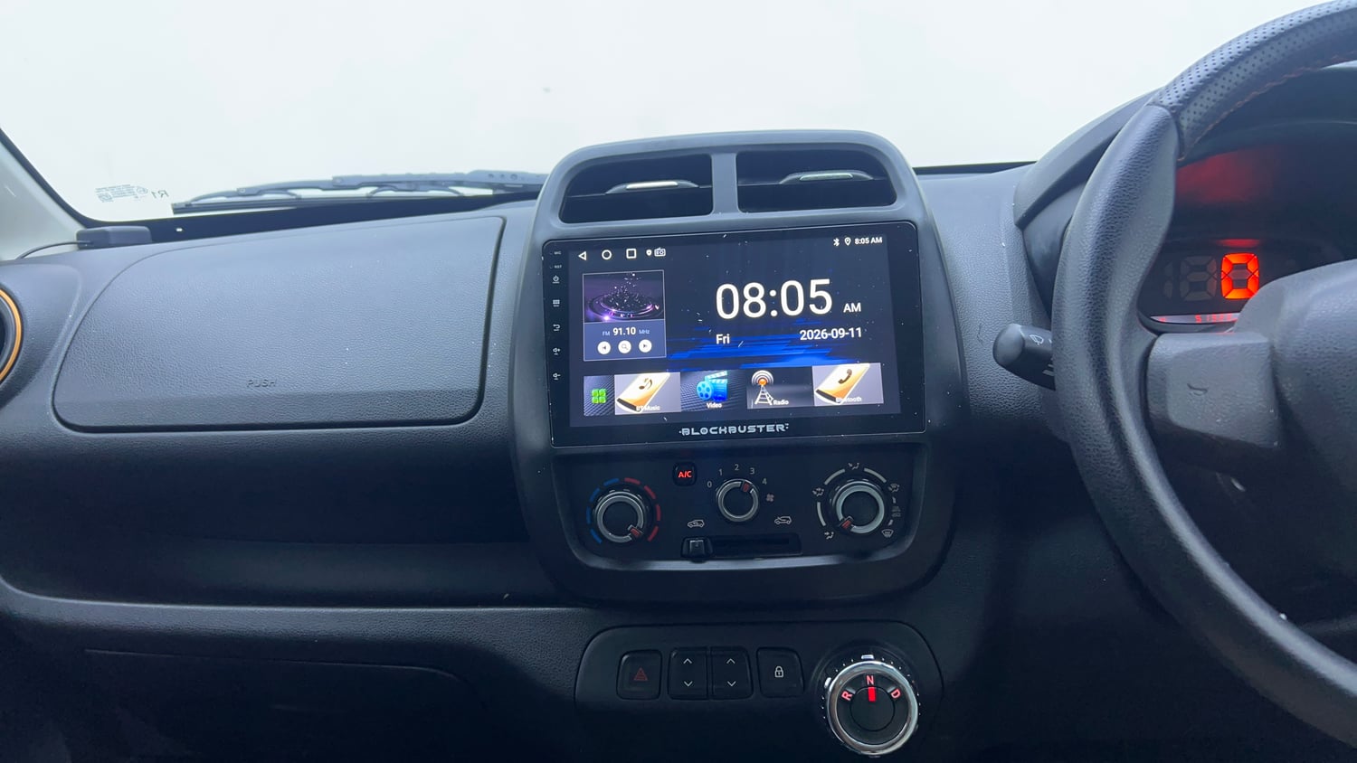 Used 2018 Renault Kwid CLIMBER 1.0 AMT Petrol Automatic interior MUSIC SYSTEM & AC CONTROL VIEW
