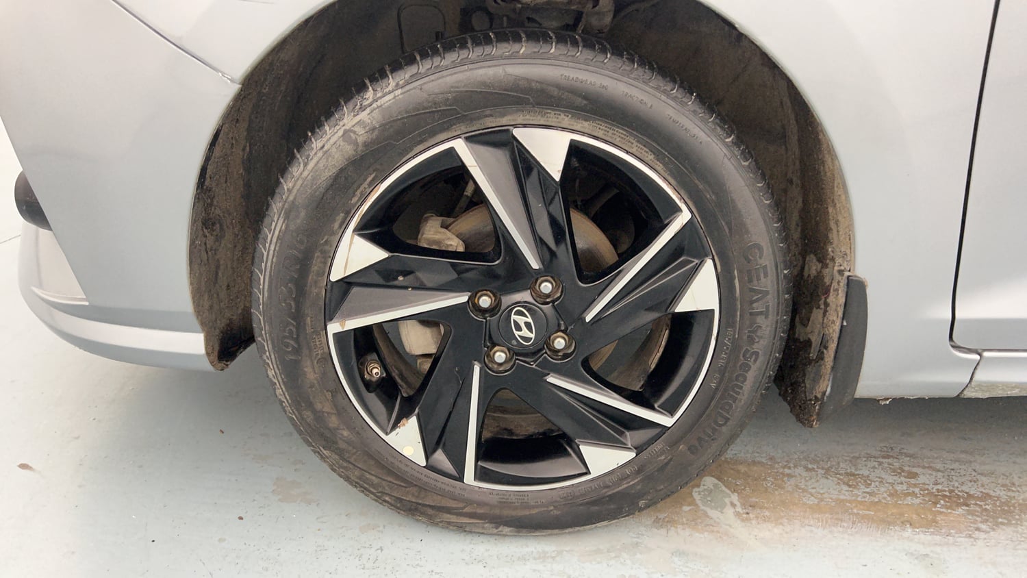 Used 2021 Hyundai Verna SX (O)1.5 MPi Petrol+ CNG (Outside Fitted) Cng Manual tyres LEFT FRONT TYRE RIM VIEW