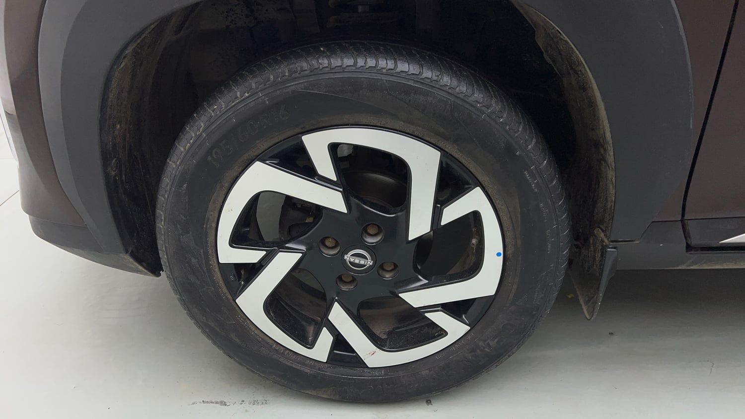Used 2021 Nissan Magnite XV Premium Petrol Manual tyres LEFT FRONT TYRE RIM VIEW